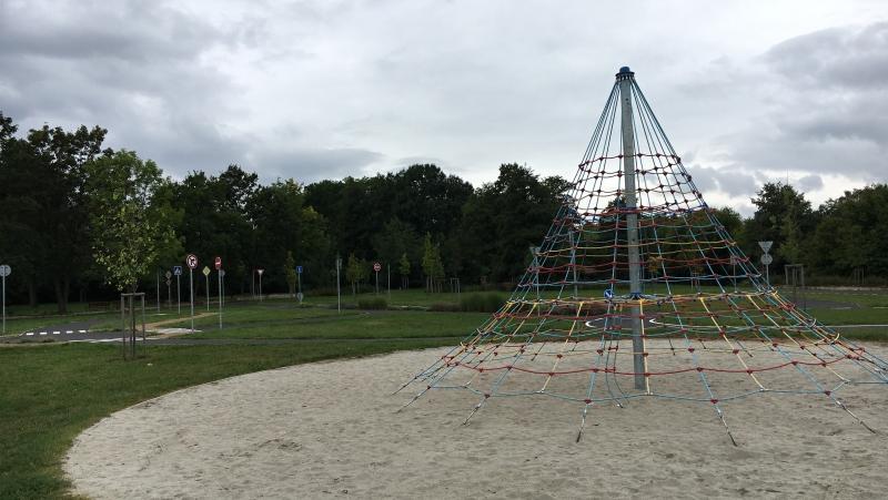 Olejomlýnský park - provazová pyramida | Krušnohorci